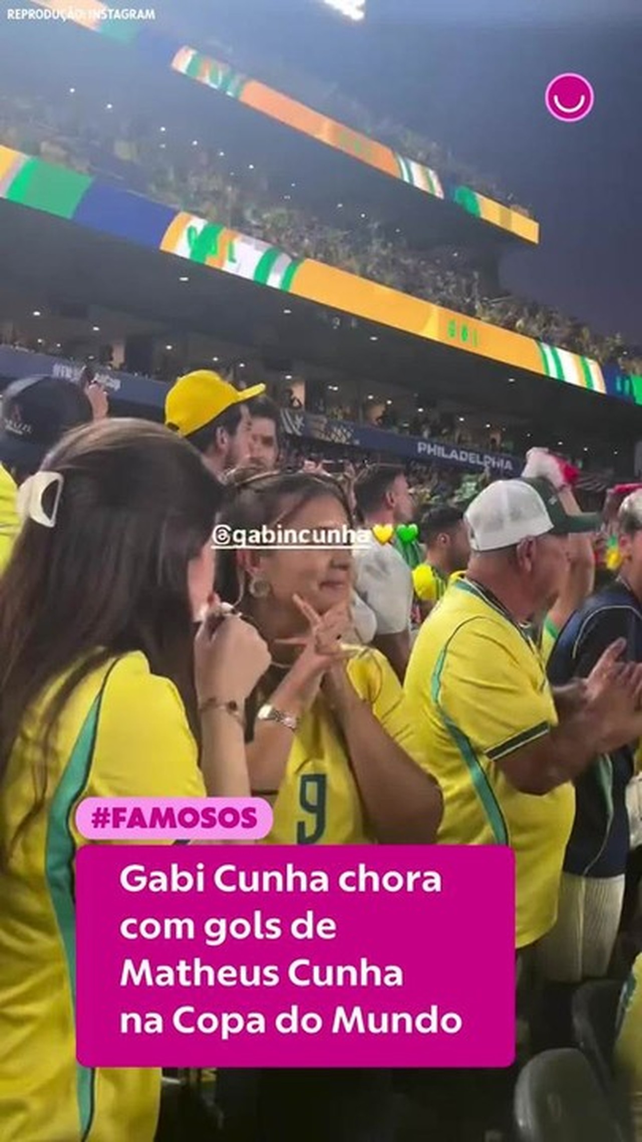 Mulher de Matheus Cunha tem perfil 'invadido' após jogo e se declara para marido: 'Explodindo de orgulho'