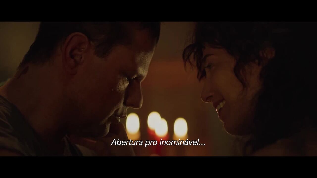 Quem é atriz que viralizou com grito durante divulgação do filme Enterre Seus Mortos?