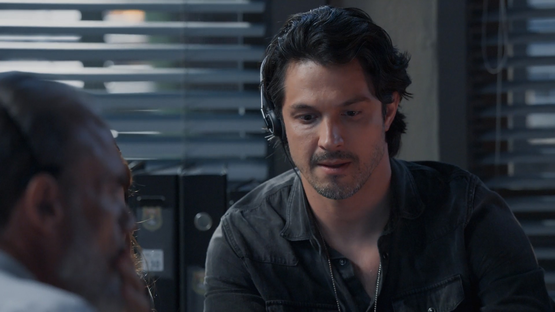 Paulinho descobre que foi Gerluce quem comandou o roubo das Três Graças e fica chocado