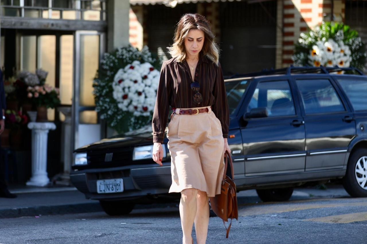 Fernanda Torres aparece de novo visual gravando filme no Rio