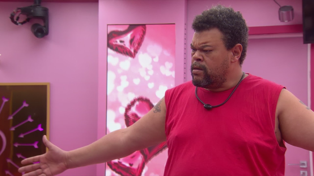 Babu Santana sugere votos em Ana Paula Renault e avisa: 'Tem que votar em quem temos embate'