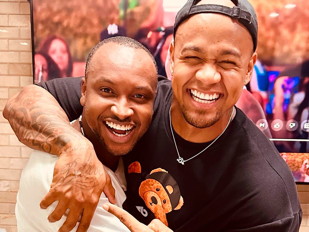 Thiaguinho e Carol Peixinho visitam Léo Santana e muso do pagode declara:  'Te amo, Gigante!' | TV & Famosos | gshow