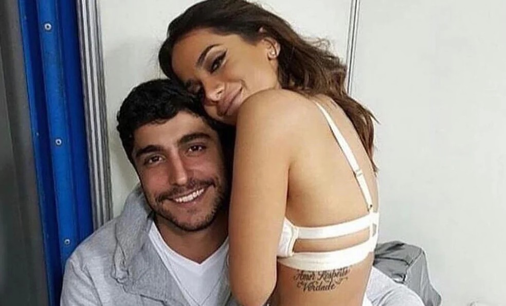 Anitta e Thiago Magalhães tiveram casamento relâmpago — Foto: reprodução