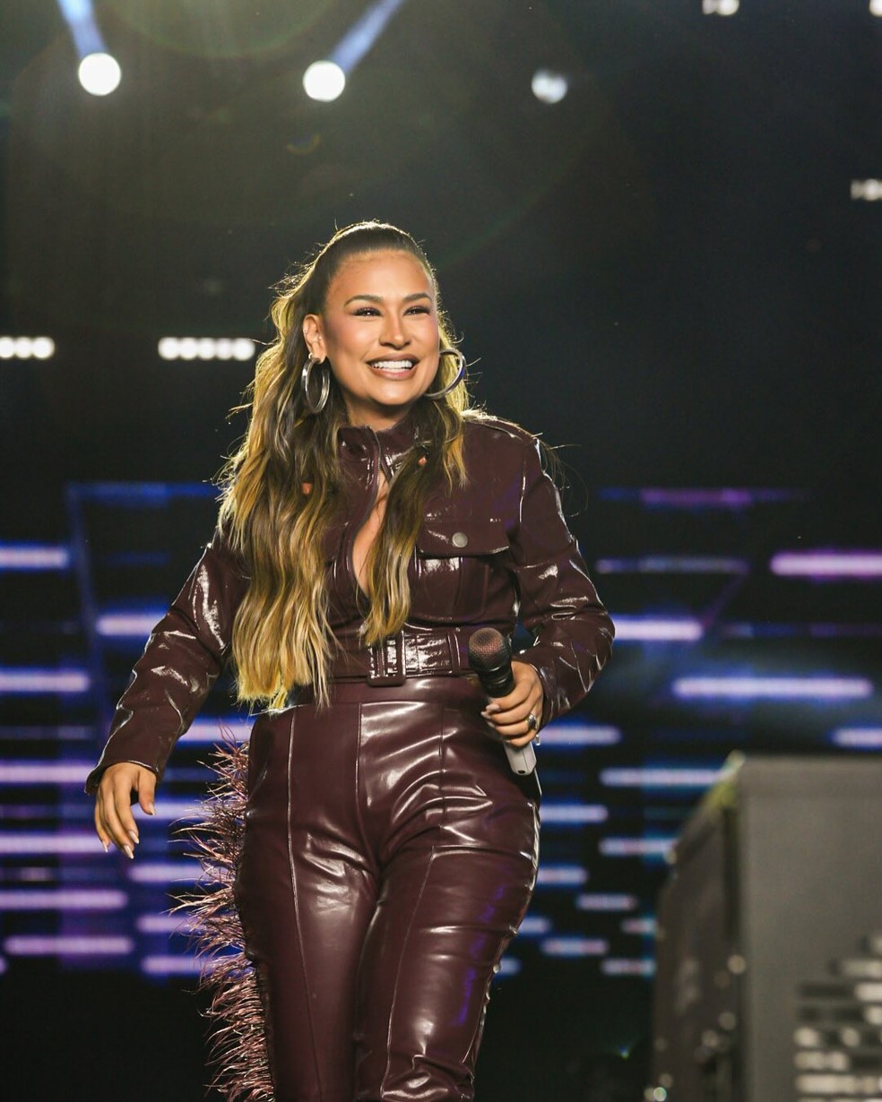 Após perder 30kg, Simone Mendes arrasa com look de couro em show na ExpoLondrina — Foto: Instagram