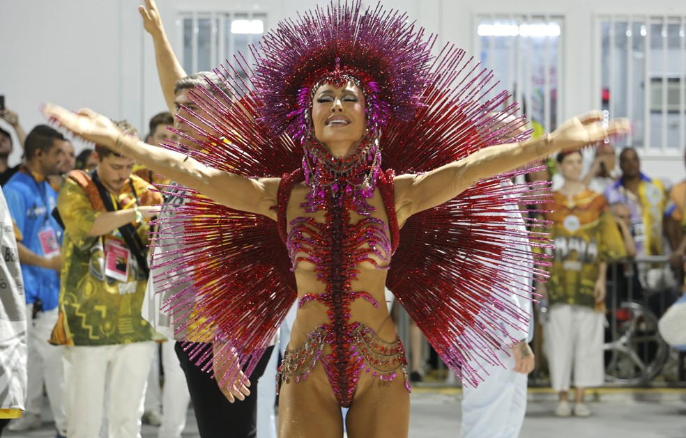 Sabrina Sato é rainha de bateria da Vila Isabel — Foto: Marcos Serra Lima/gshow