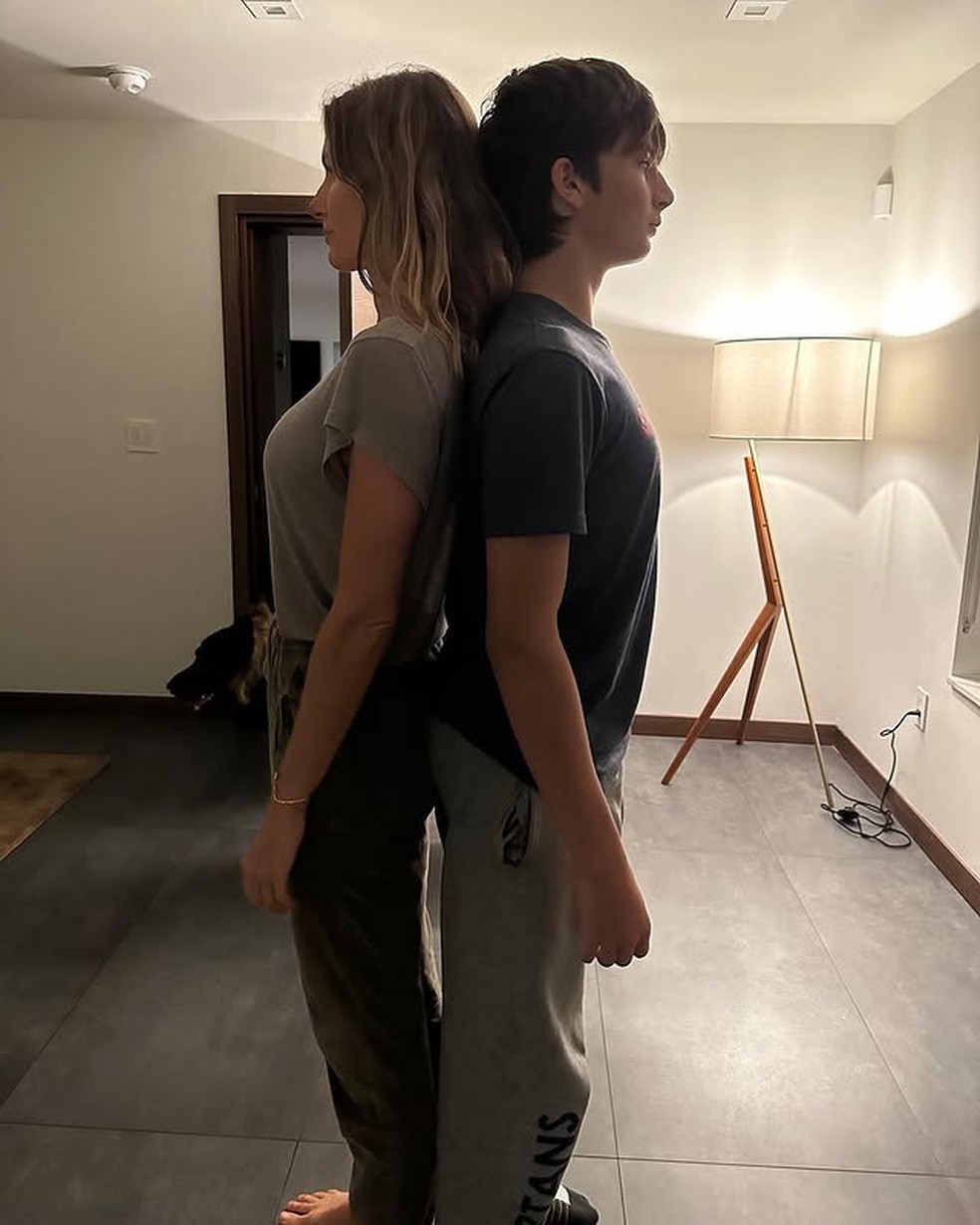Gisele Bündchen é vista pela primeira vez com seu bebê após dar à luz — Foto: Reprodução/Instagram