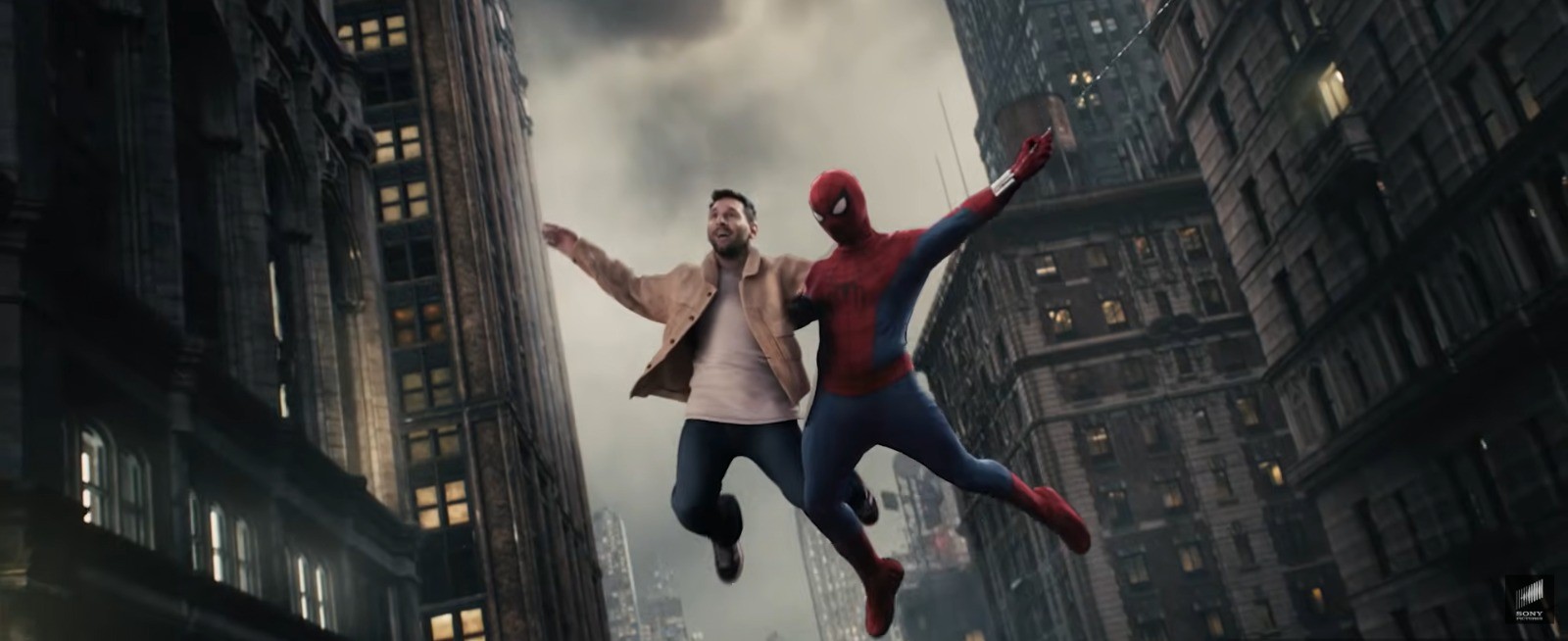 Messi se encontra com Homem-Aranha em divulgação do novo filme do herói