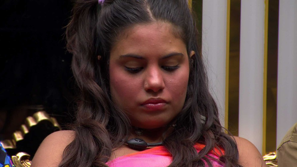 Gabriela foi puxada por Jonas Sulzbach no Contragolpe — Foto: GLOBO