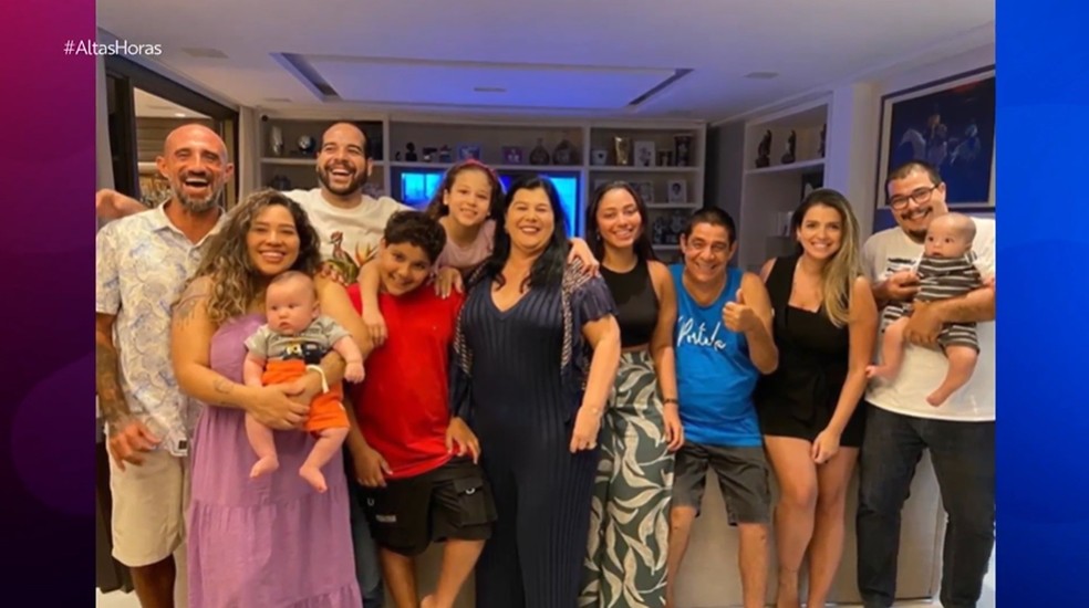 Zeca Pagodinho fala de relação com a família no Altas Horas — Foto: globo