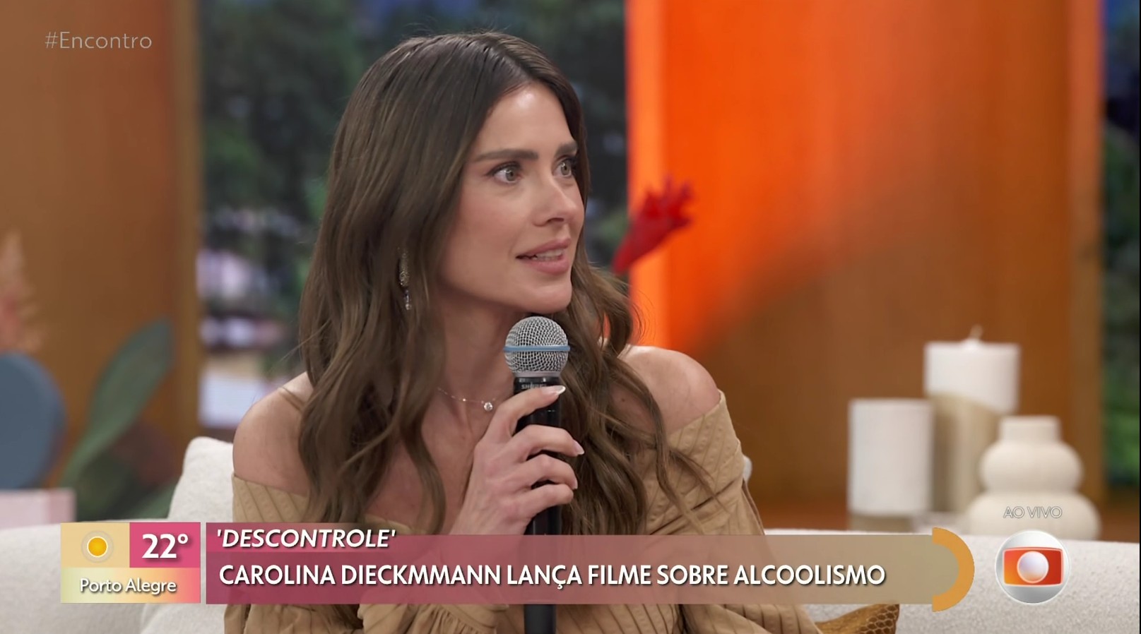 Carolina Dieckmmann participa do Encontro com Patrícia Poeta