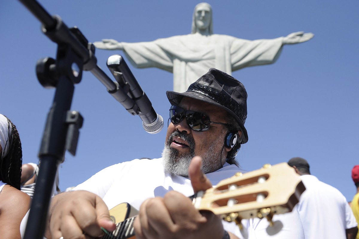 Aragão é internado no Rio devido à problema na vesícula, mas