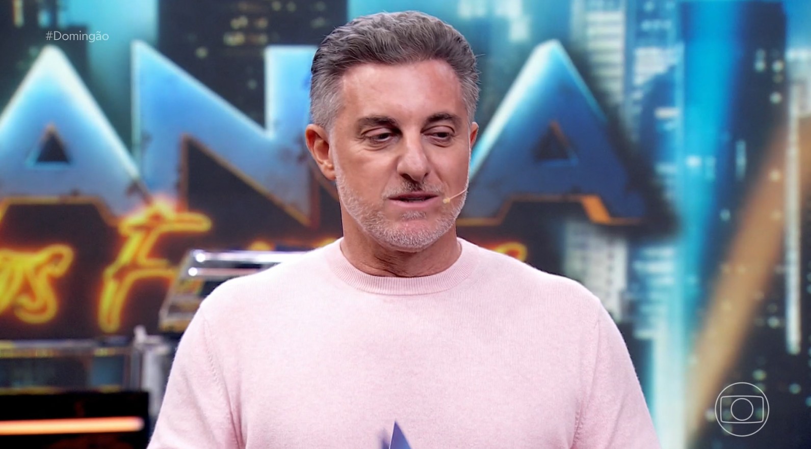 Luciano Huck durante mensagem de apoio no Domingão