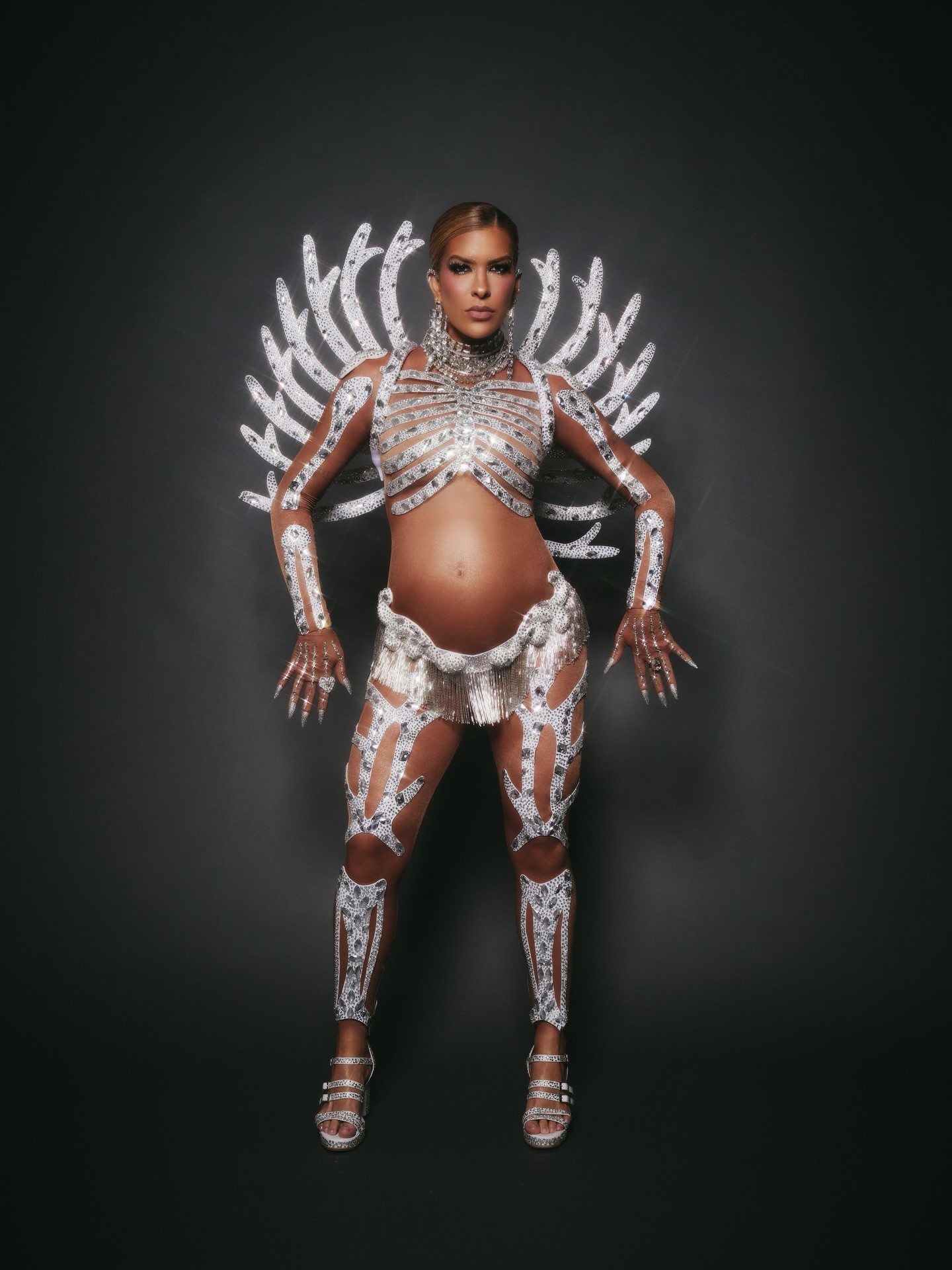 Lore Improta compara figurino de Carnaval com look usado por Beyoncé no Met Gala
