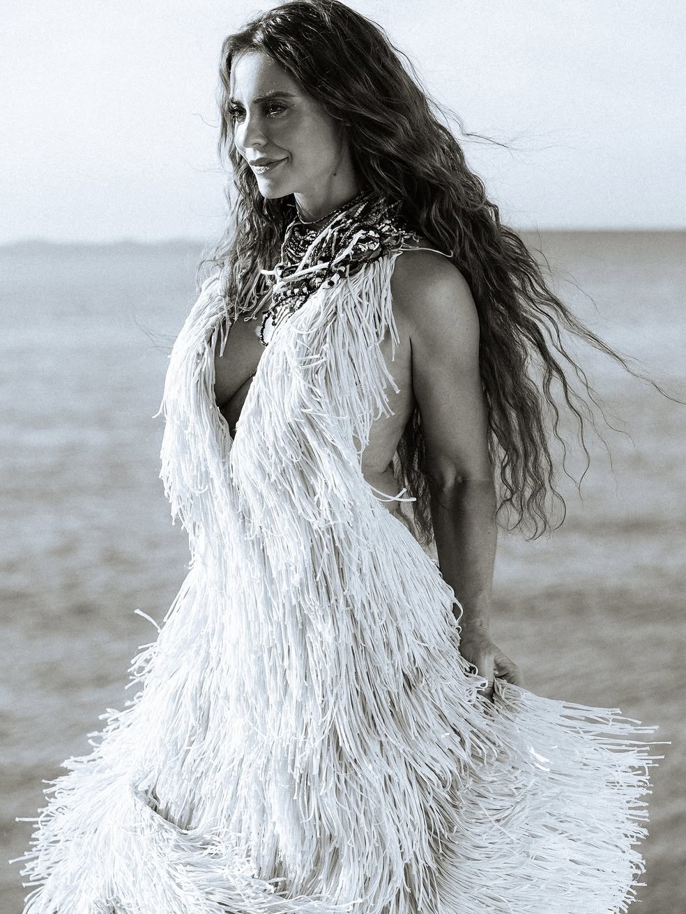 Paolla Oliveira aposta em fibras naturais para looks em ensaio — Foto: Reprodução/Instagram