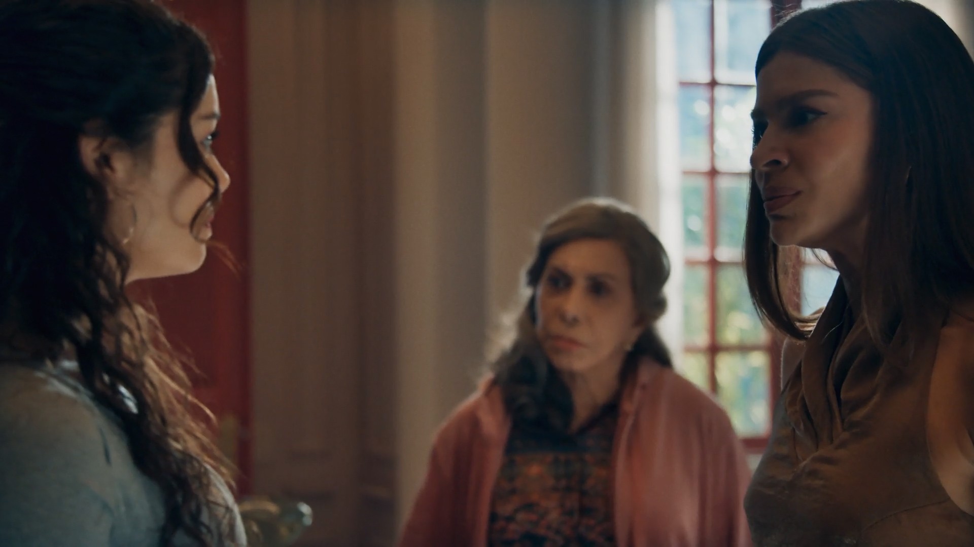 Em Três Graças, Arminda demite Gerluce e Josefa se mete: ‘Eu me mato’