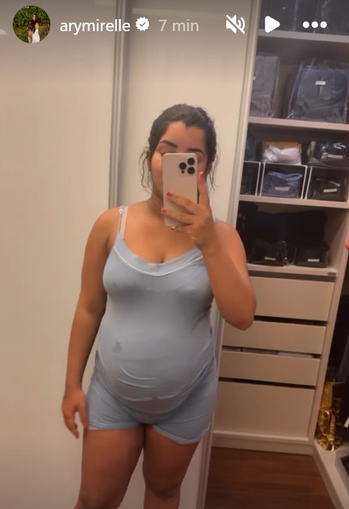 Ary Mirelle fala de mudanças no corpo após duas gestações e desabafa: 'Não caiam na pilha da perfeição'