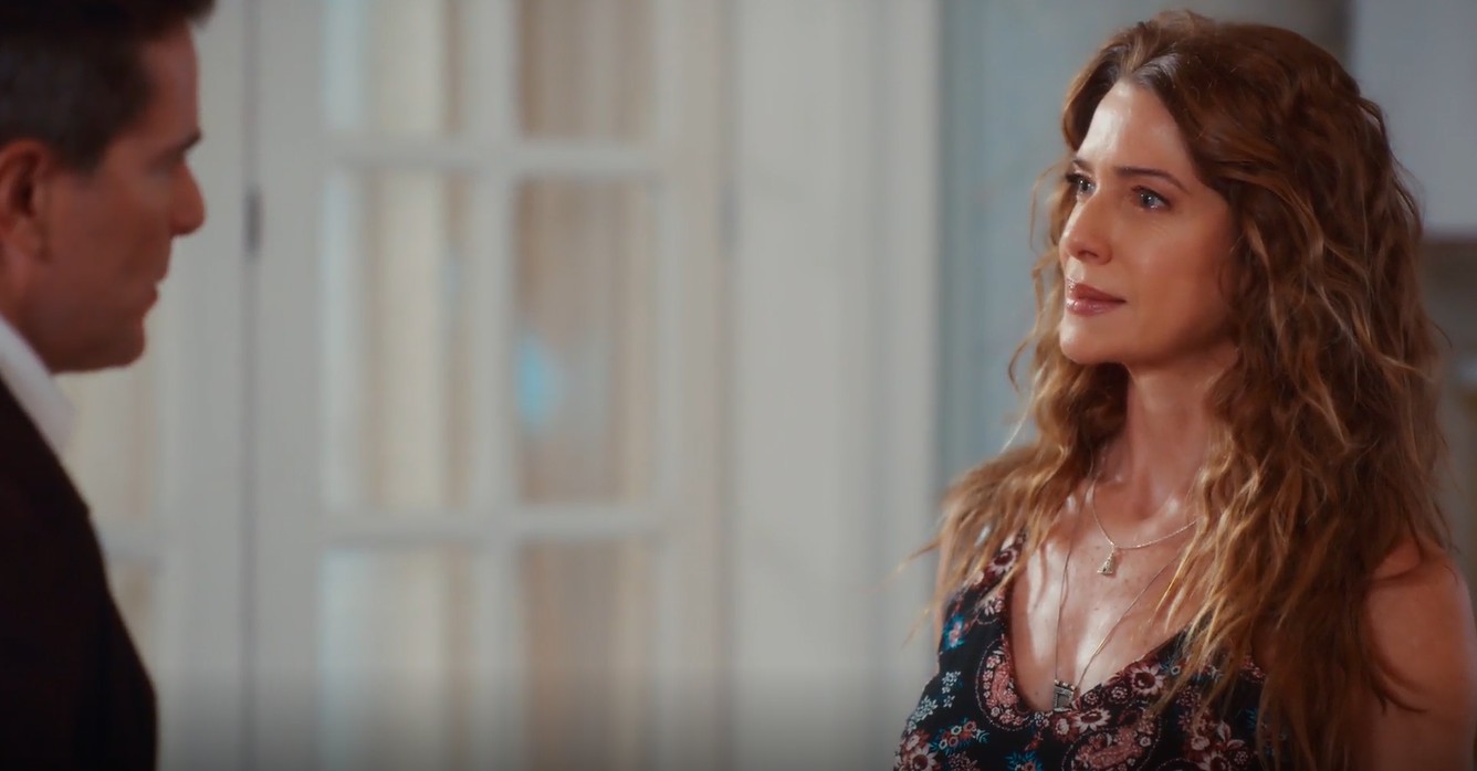 Em Coração Acelerado, Janete surpreende Alaorzinho e explode: 'Me tira da sua cabeça'