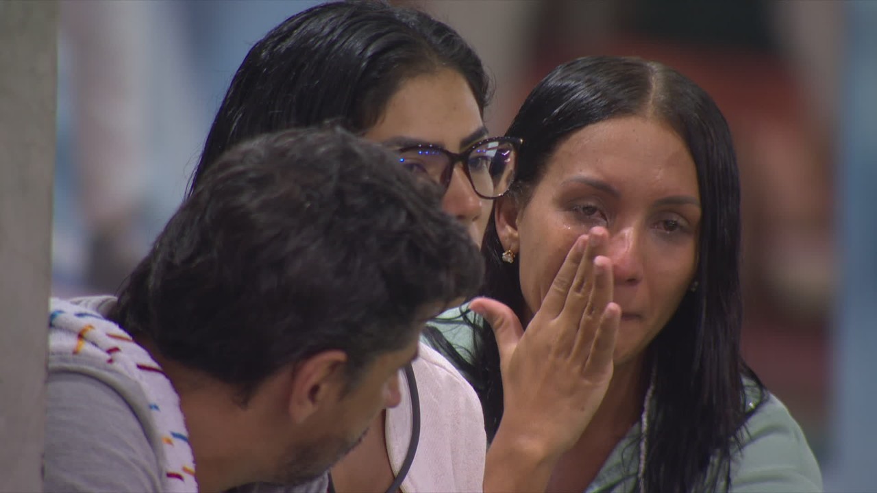 Maxiane chora após dizer que Ana Paula Renault zombou dela: 'Tem coragem de ultrapassar os limites'