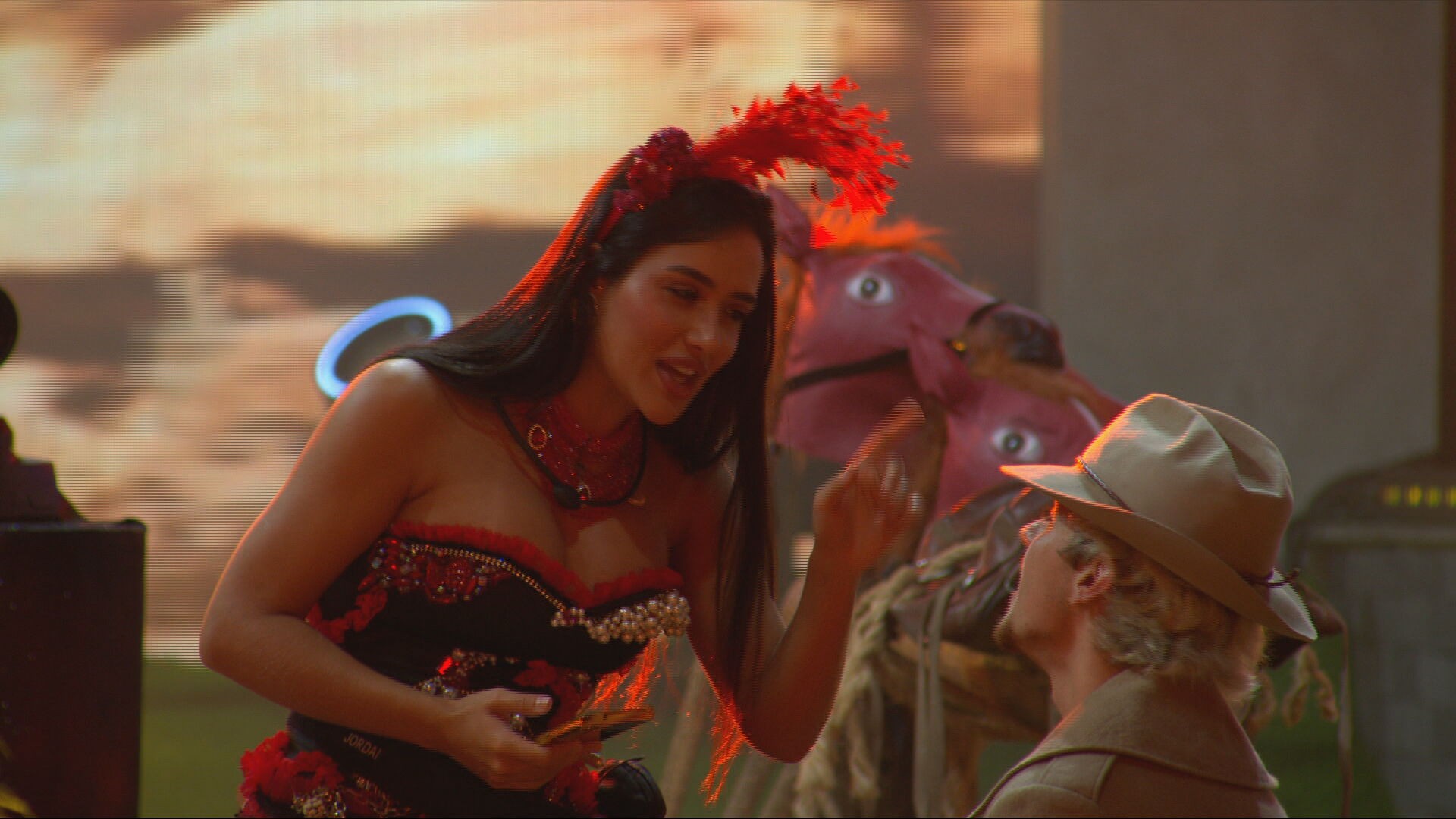 Juliano Floss questiona Jordana sobre aliado que o difamou, e sister diz: 'Quando sair você vê'