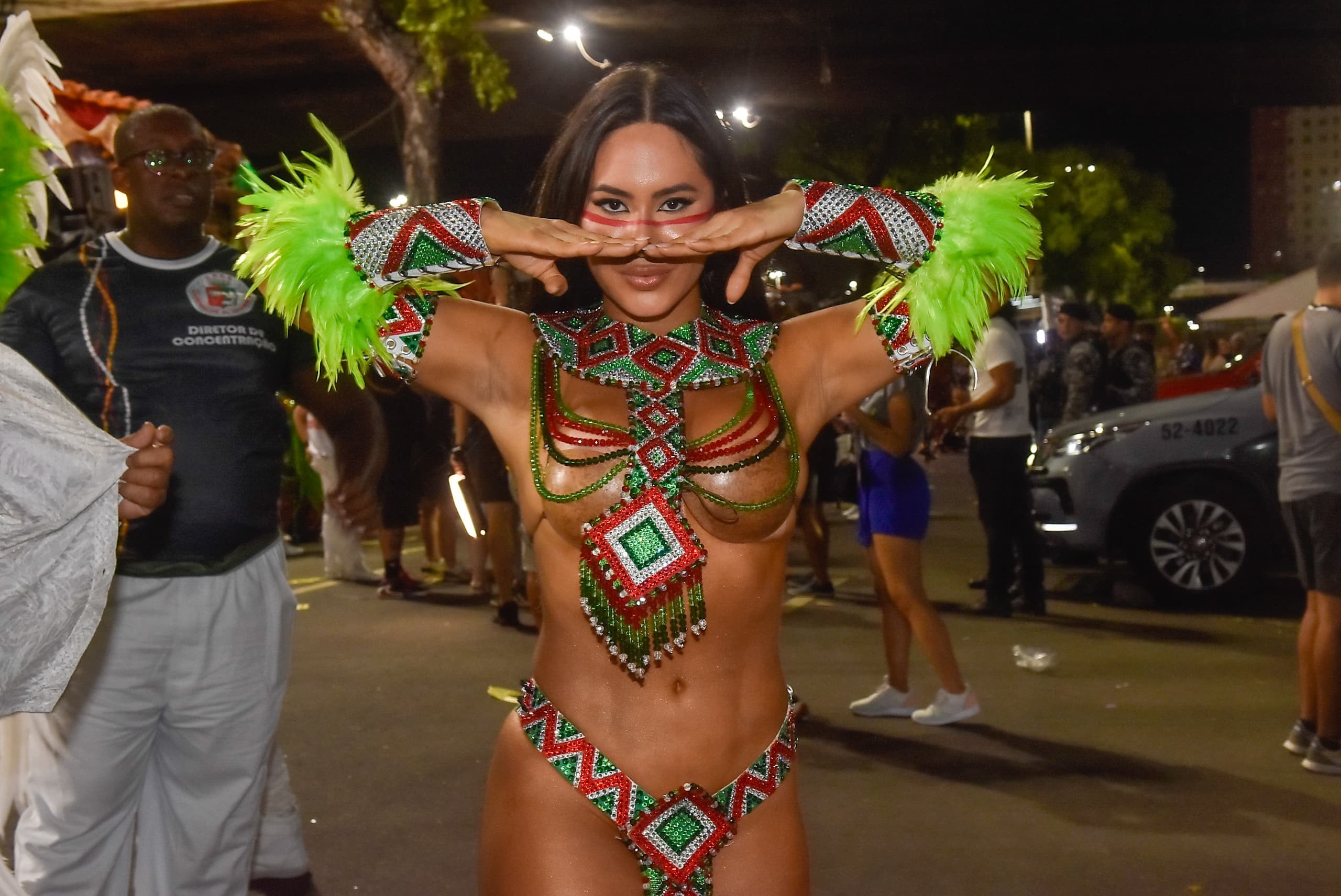 Isabelle Nogueira deixa o posto de musa da Grande Rio por lesão no tornozelo: 'Capítulo lindo'