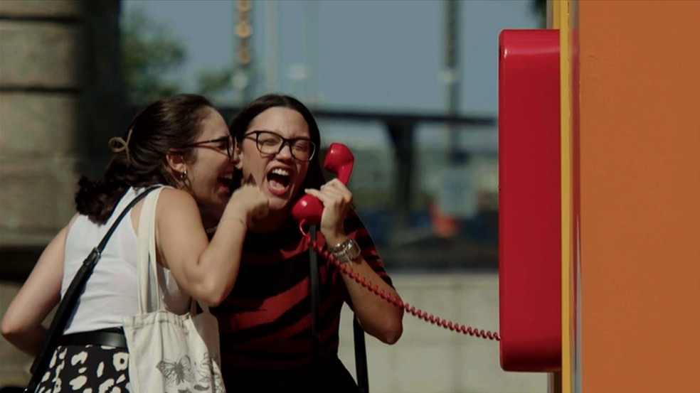 Primeira chamada do BBB tem público fazendo pedidos via Big Fone — Foto: Globo