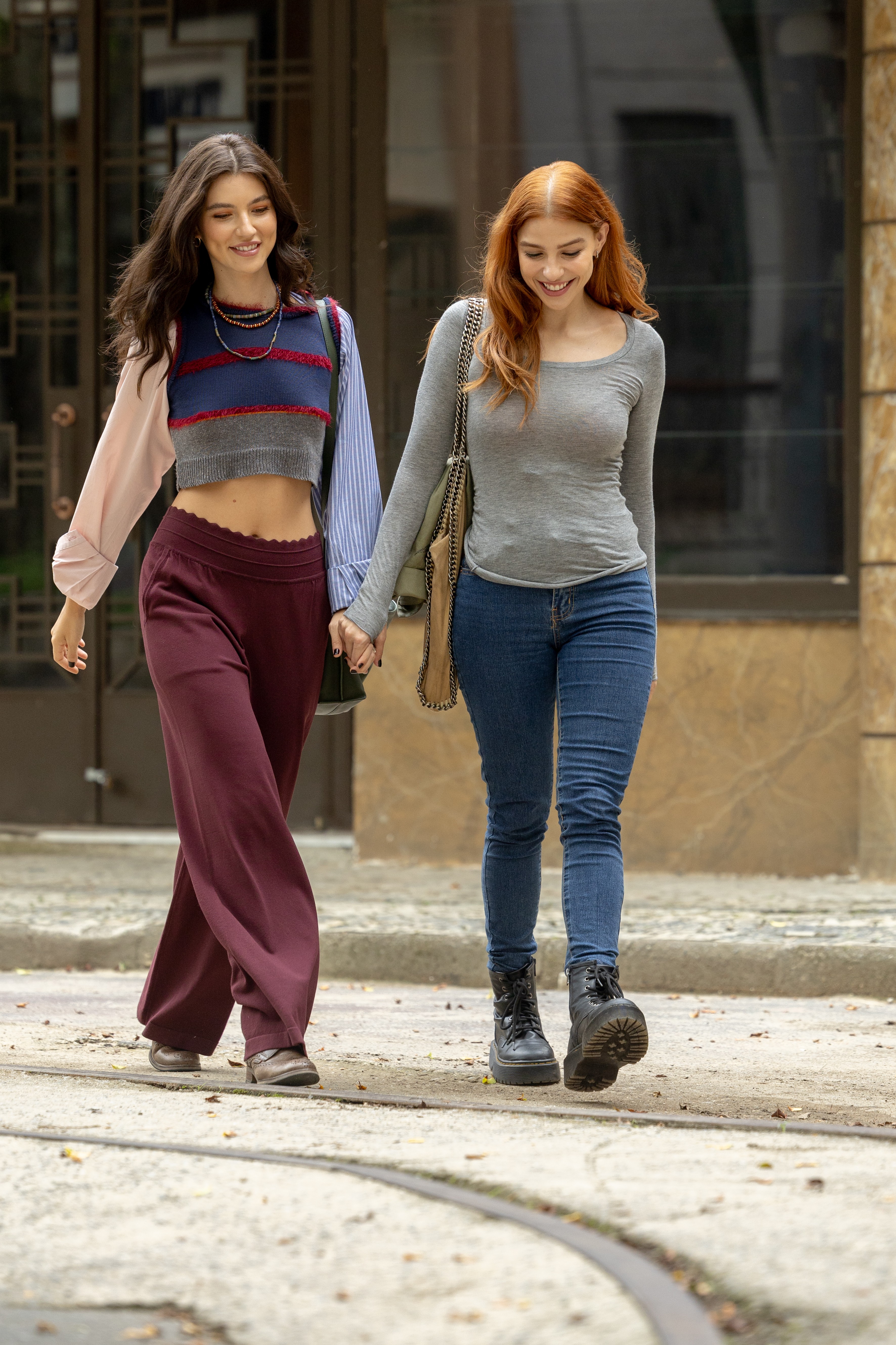 Novelinha vertical do casal 'Loquinha' estreia e faz sucesso na web: 'Incrível'