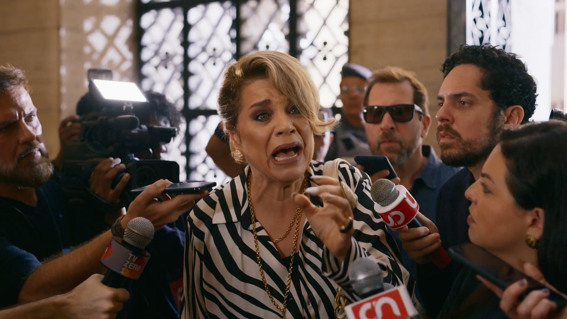 Quem Ama Cuida: Pilar e Otoniel fazem barraco no julgamento de Adriana