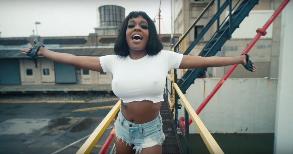 Azealia Banks em 'Anna Wintour' — Foto: Reprodução/YouTube