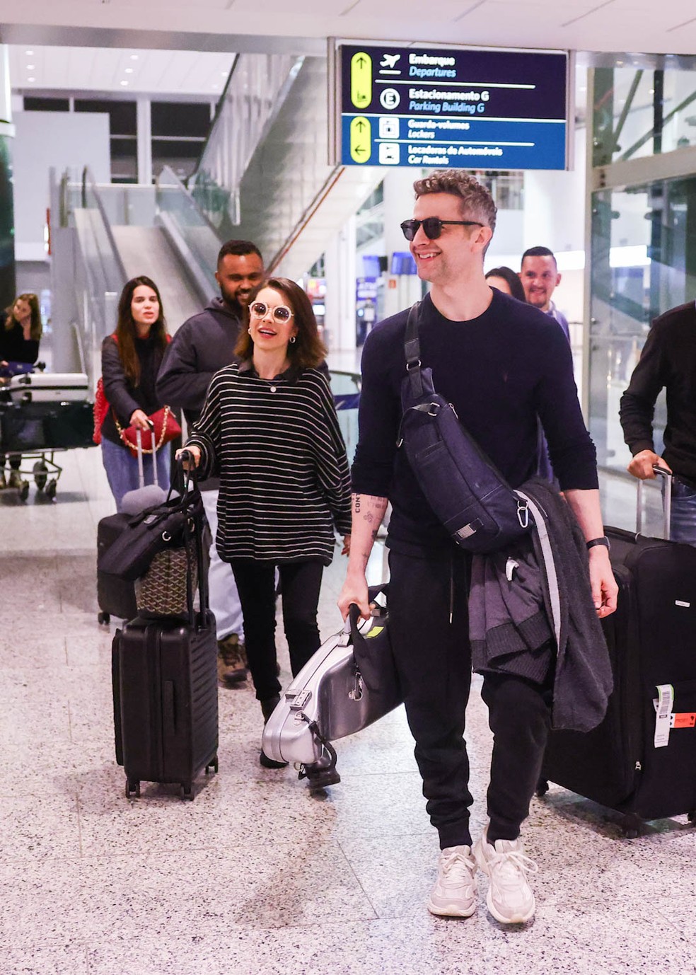 Sandy e Lucas Lima desembarcam em São Paulo — Foto: Manu Scarpa/Brazil News