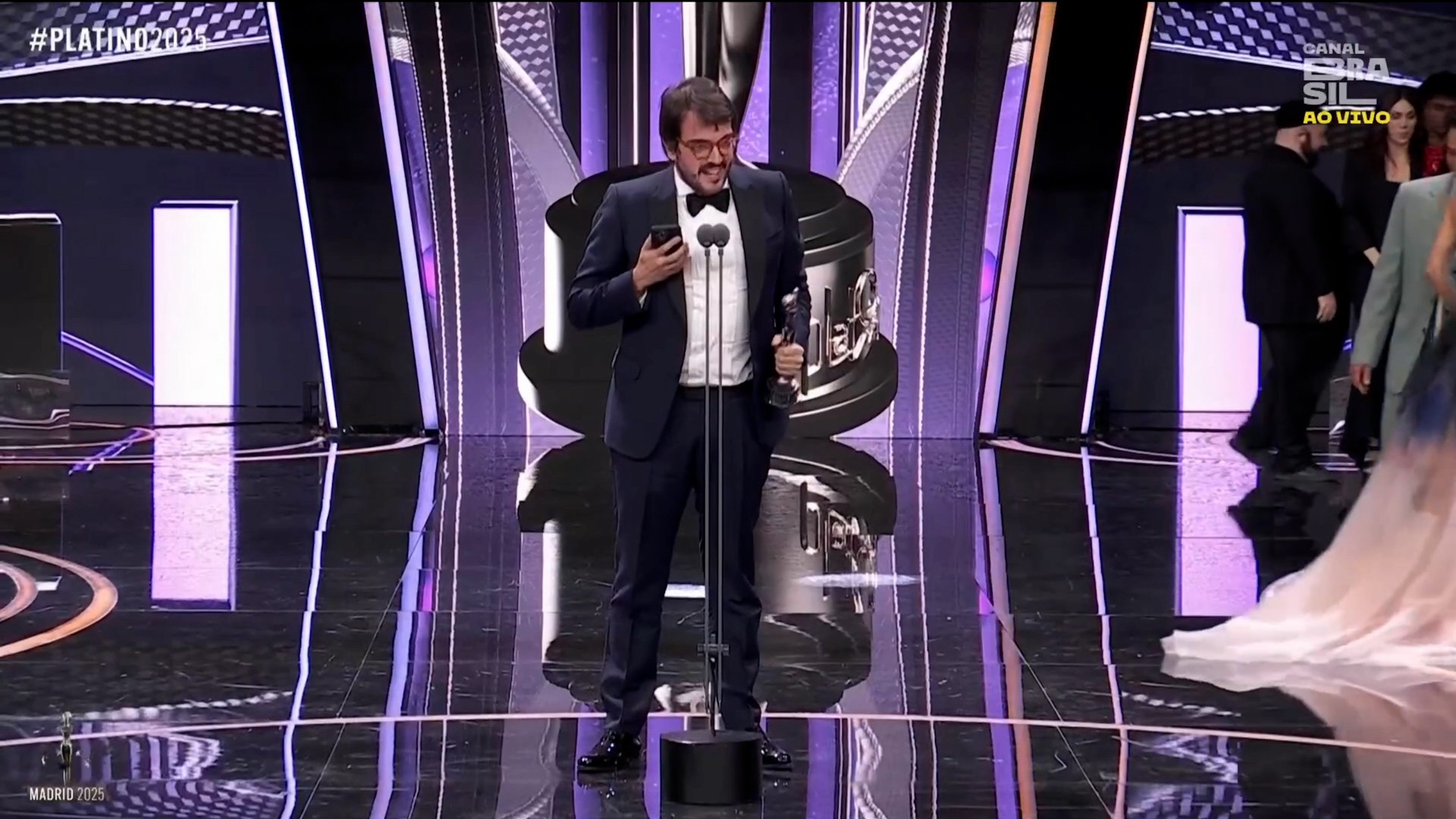 Walter Salles vence Prêmio Platino de Melhor Direção por Ainda Estou Aqui