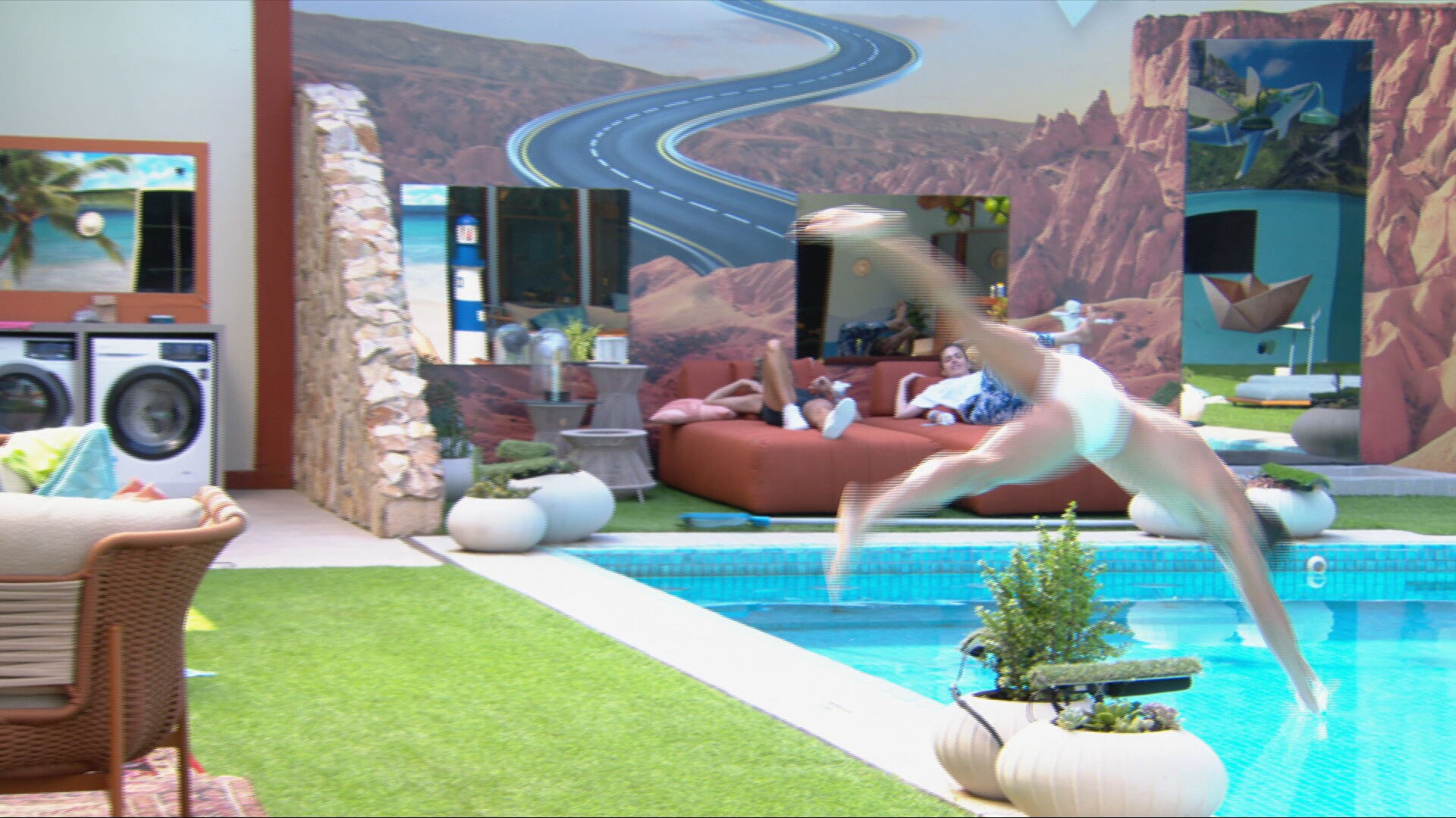 Ana Paula Renault assiste à banho de piscina de Jonas Sulzbach no BBB 26 e brinca: 'De sunga branca!'