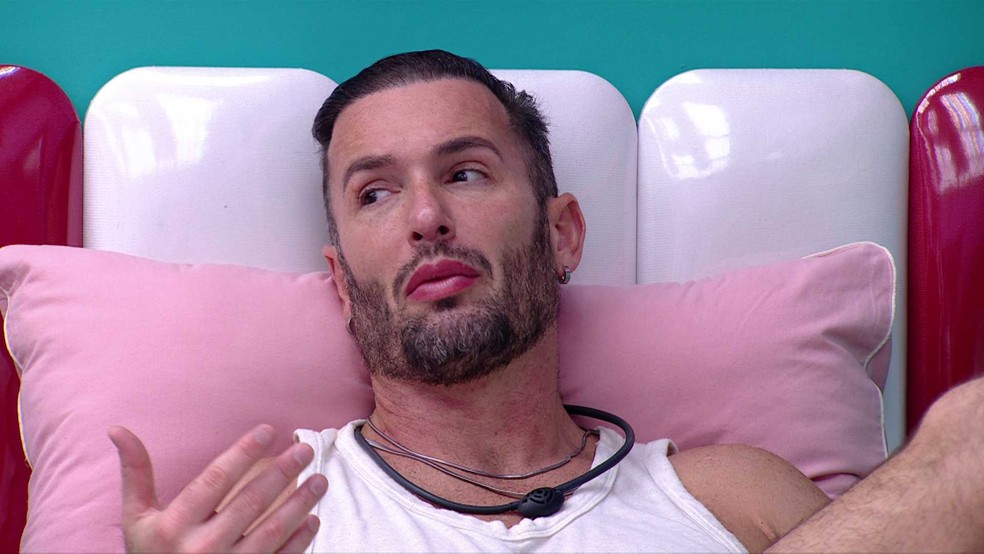 Diego Hypolito relembra prêmio como medalhista olímpico, em papo no BBB 25 — Foto: Globo