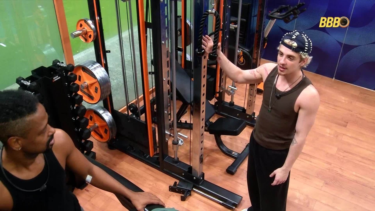 Juliano relembra início de namoro com Marina Sena em camping de criação: 'A música é total nós dois'