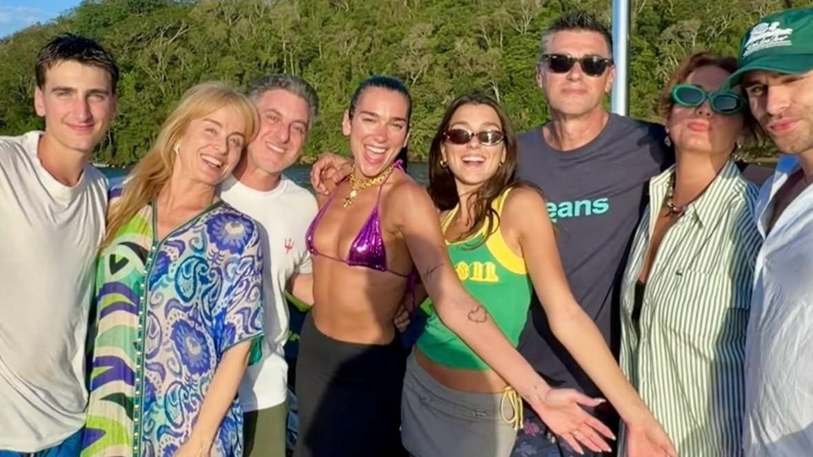 Luciano Huck e Angélica recebem Dua Lipa e família em mansão: 'Enorme prazer'