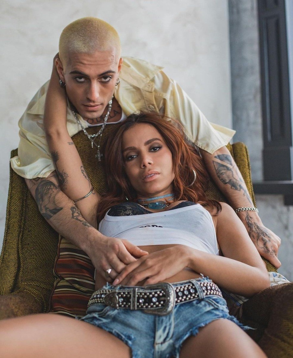 Anitta e Damiano David protagonizam cenas quentes no clipe de Mil Veces e  empolgam web: Delícia | Pop | gshow