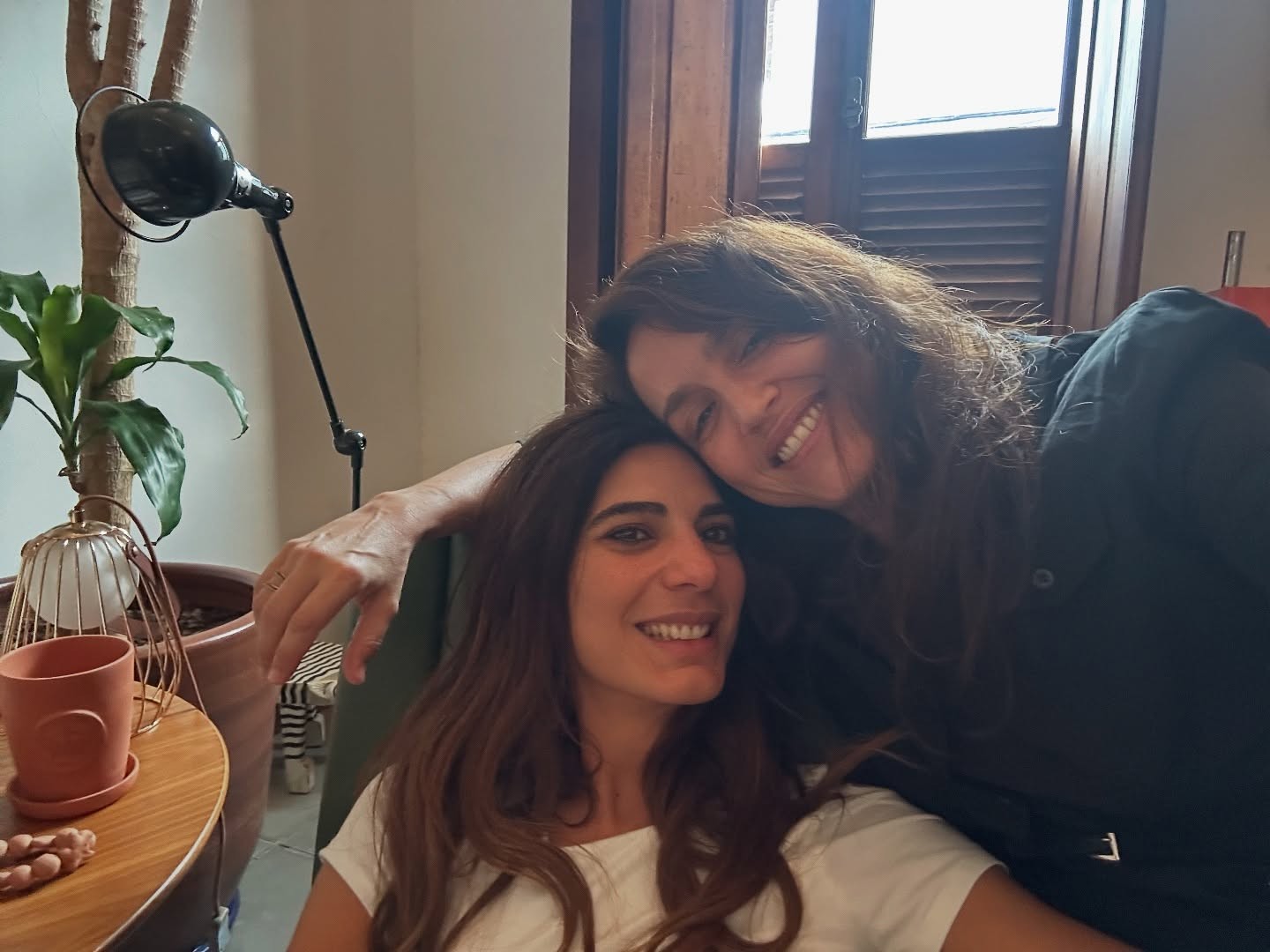 Madrinha dos filhos de Andréia Sadi, autora Manuela Dias a parabeniza no aniversário: 'Fechamento máximo'