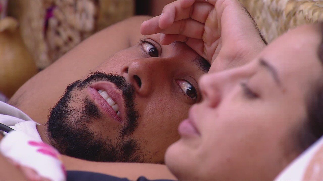 Maike fala sobre reação de Vinícius após Renata voltar da Vitrine do Seu Fifi: 'Recalque'