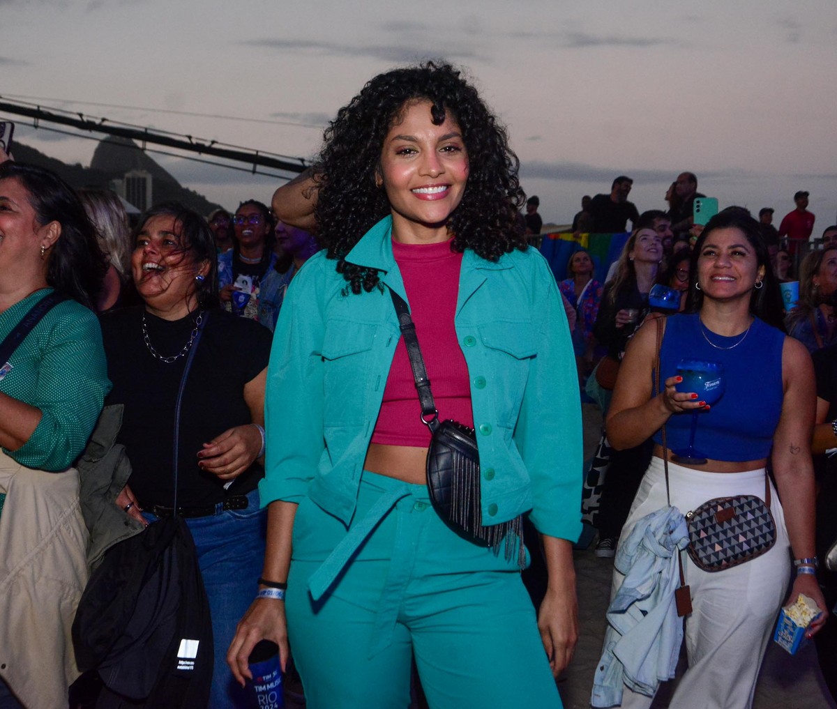Famosos curtem o TIM Rio Music 2024, na Praia de Copacabana, no Rio ...