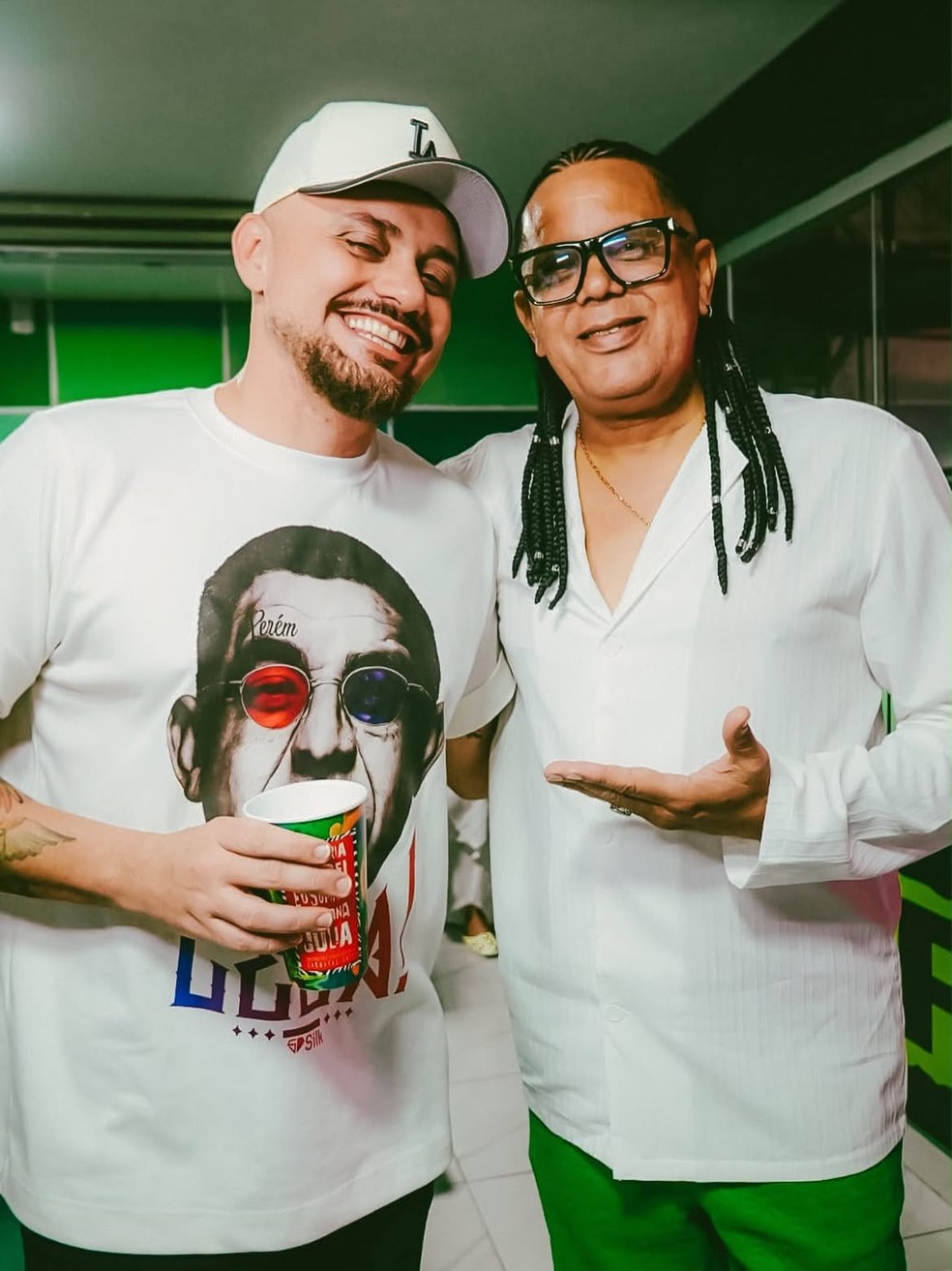 Sambista Leandro Vieira e mestre Chacon Viana, líder da Nação do Maracatu Porto Rico — Foto: Reprodução/Instagram