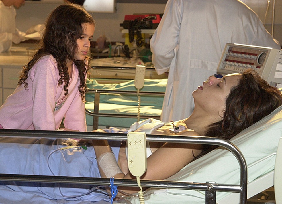 Em Mulheres Apaixonadas, de 2003, Bruna Marquezine fez a personagem Salete — Foto: Renato Rocha Miranda / TV Globo