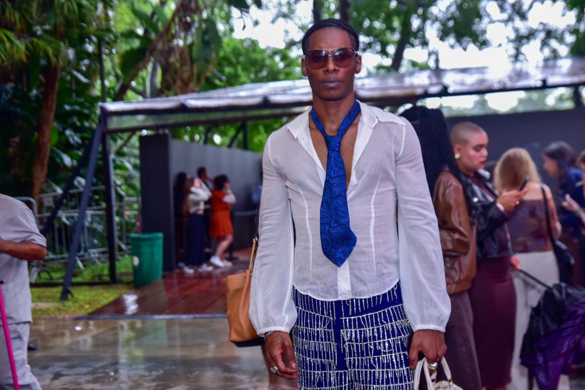 No SPFW, Breno Ferreira se derrete pela namorada Clara Moneke: 'Ela é meu orgulho, me faltam palavras'