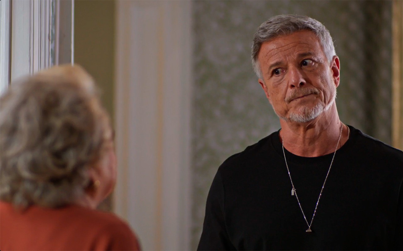 Dona de Mim: Jaques interdita Rosa e ameaça mandar a mãe para um asilo