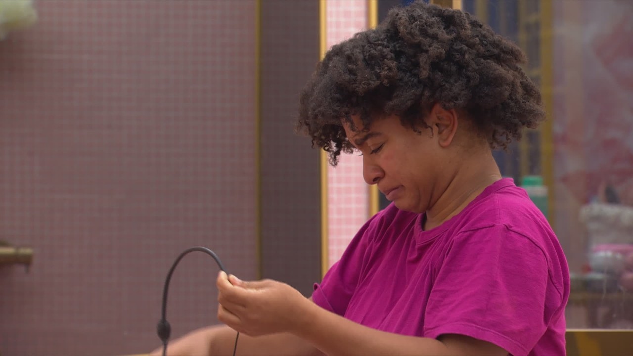 Milena tem crise de choro após cumprir Castigo do Monstro na madrugada