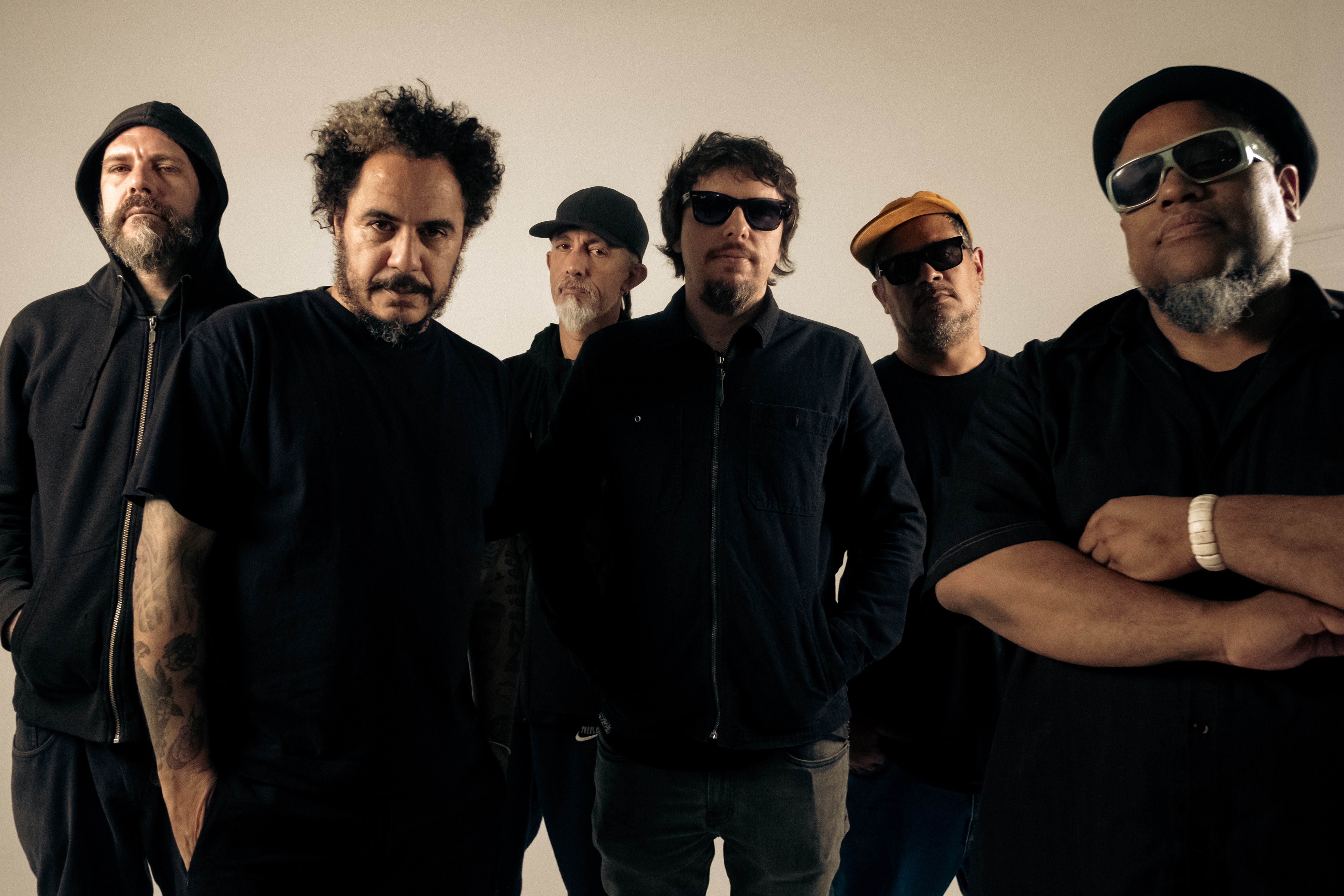 Planet Hemp descarta reunião no futuro e Marcelo D2 brinca: 'A gente tá velho. Como vou pular?'