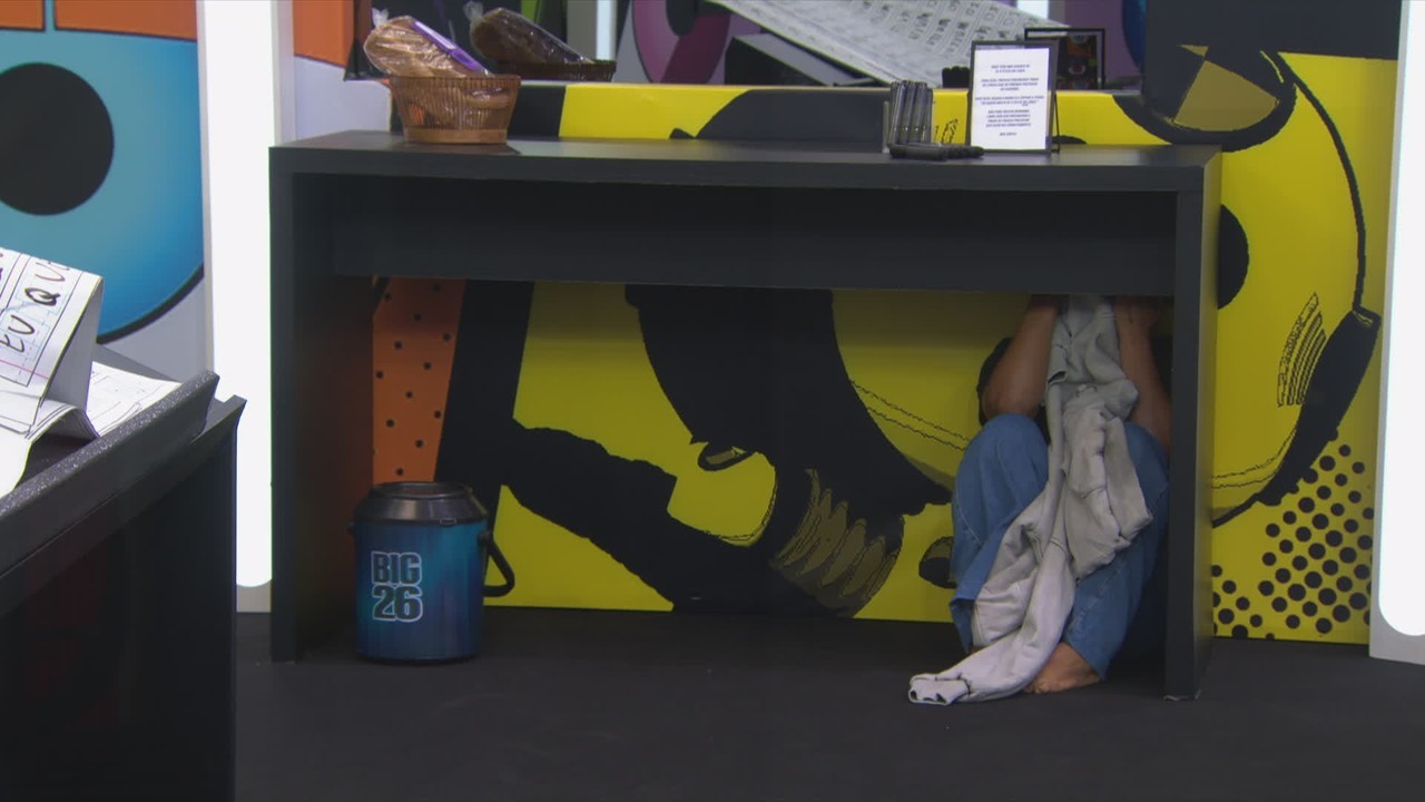 Milena não conclui desafio no Barrados no Baile após 5 horas e chora