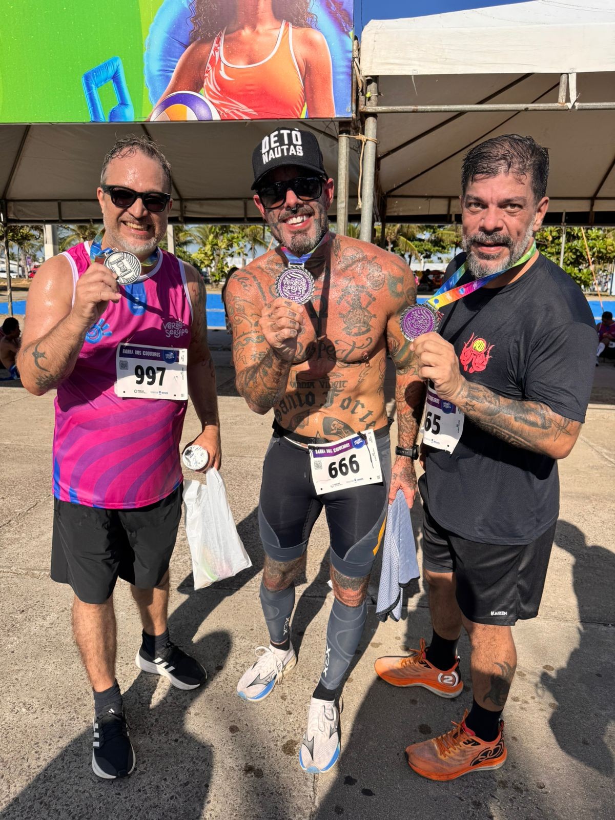 Triatleta, Tico Santa Cruz tira amigos do Detonautas do sedentarismo e resultado impressiona