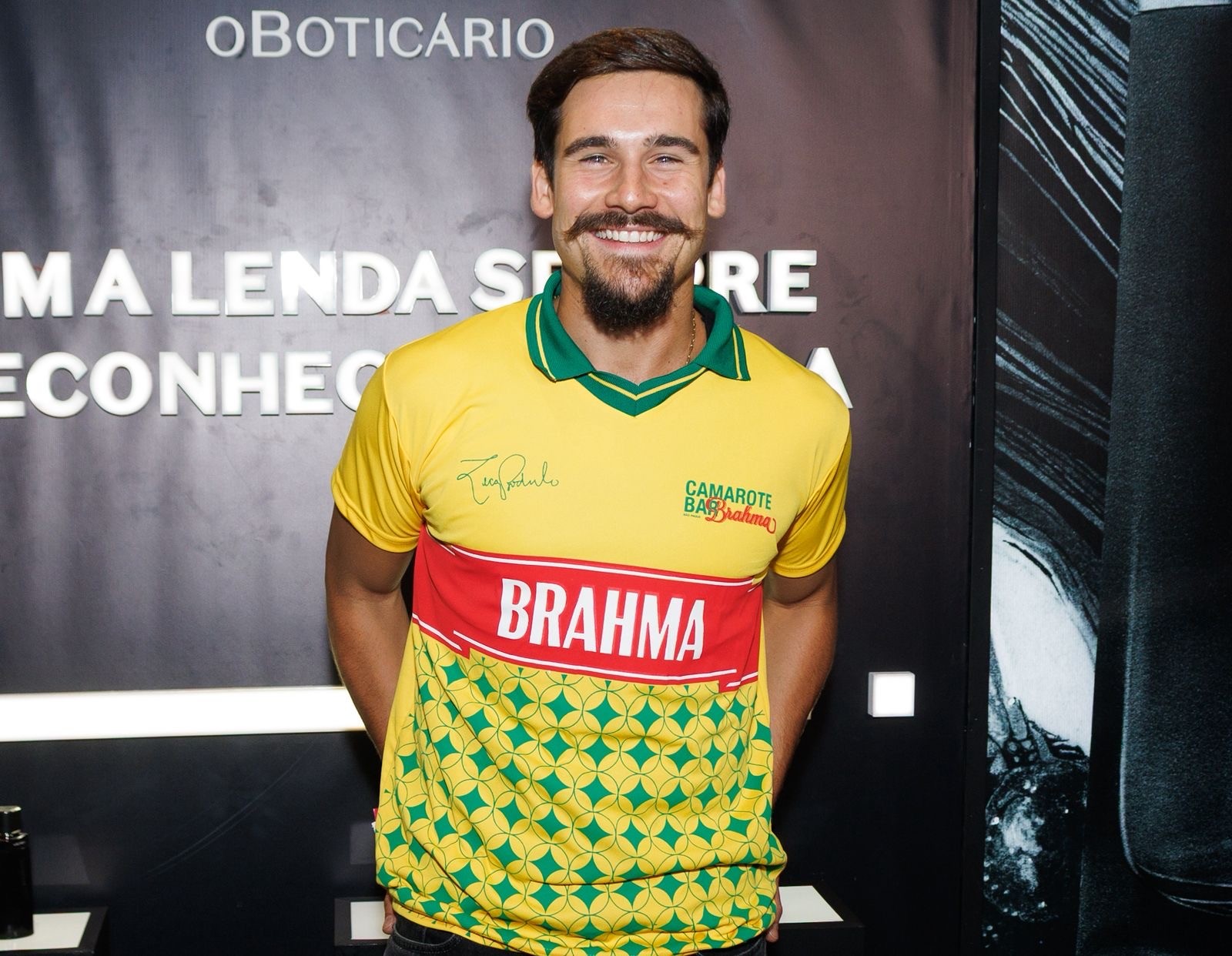 Nicolas Prattes elogia dedicação de Sabrina Sato ao Carnaval