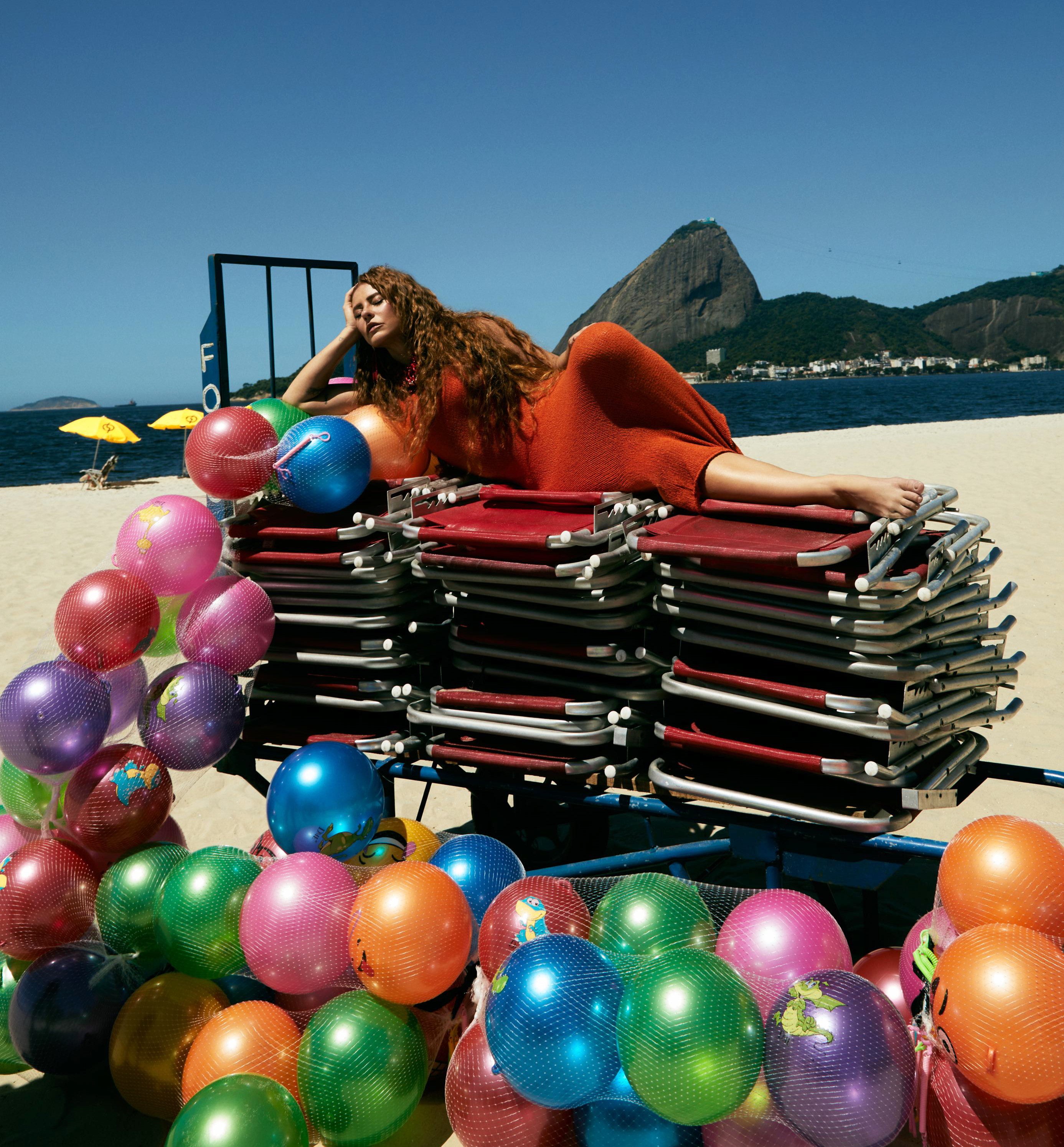 No aniversário de 44 anos, Paolla Oliveira celebra a vida e diz: ‘Quero mais encontros, amores e abraços’