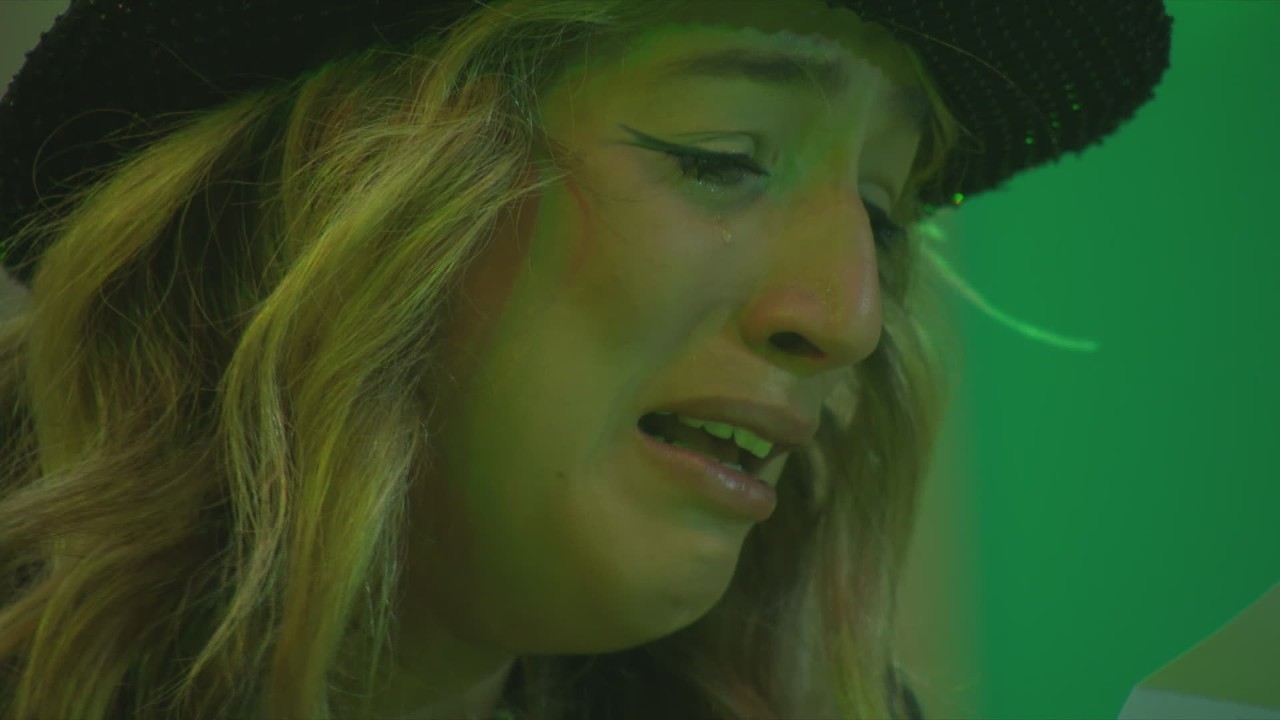 Samira chora ao ler carta 'escrita' por Lindolfo, seu cachorro: 'Tudo graças a você, mamãe'