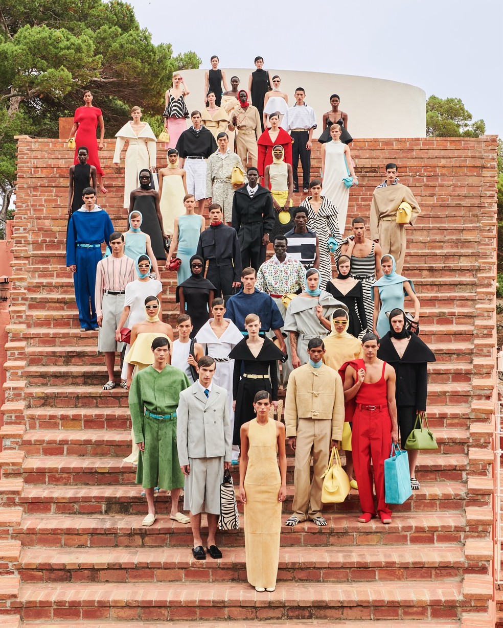 Desfile da Jacquemus reúne famosos em cenário de filme de Jean-Luc Godard,  em Capri | Moda & Beleza | gshow